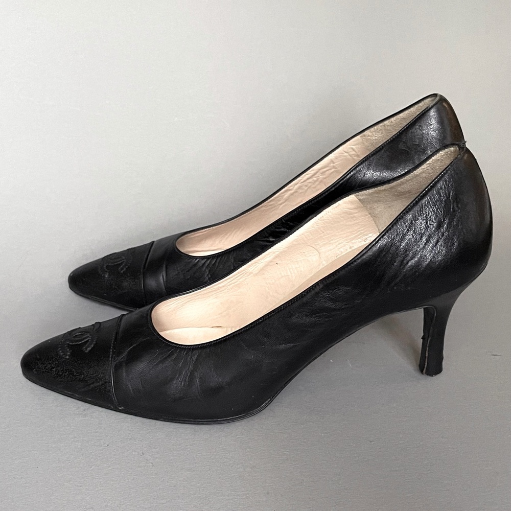 CHANEL CC Logo High Heels Leather Black Pumps - Picture 2 of 16